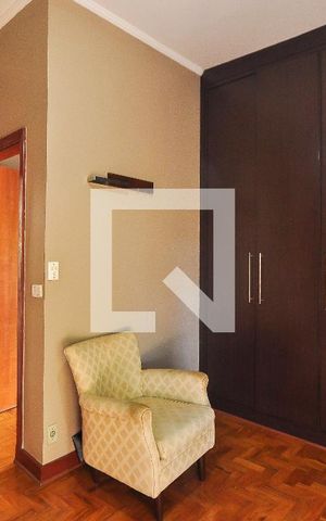 Casa para alugar com 500m², 4 quartos e 6 vagas Casa para alugar com 500m², 4 quartos e 6 vagasCloset da suíte 2