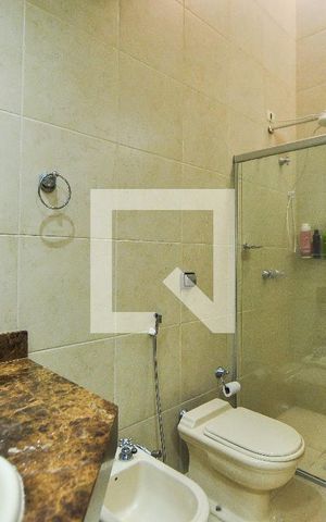 Casa para alugar com 500m², 4 quartos e 6 vagas Casa para alugar com 500m², 4 quartos e 6 vagasBanheiro da Suíte 2
