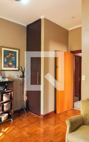 Casa para alugar com 500m², 4 quartos e 6 vagas Casa para alugar com 500m², 4 quartos e 6 vagasCloset da suíte 2