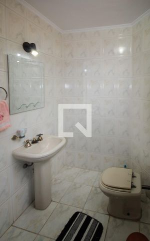 Casa à venda com 305m², 6 quartos e 7 vagasPiso 0: Lavabo