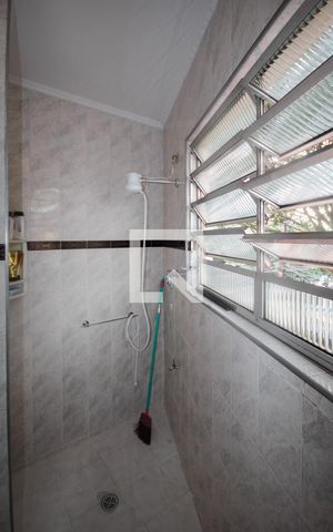 Casa à venda com 305m², 6 quartos e 7 vagasPiso 1: Banheiro 2