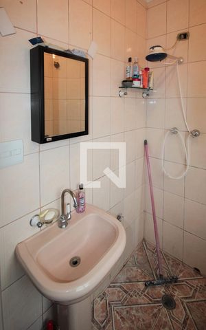 Casa à venda com 305m², 6 quartos e 7 vagasPiso 1: Banheiro 1