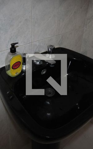 Casa à venda com 305m², 6 quartos e 7 vagasPiso 1: Banheiro 2