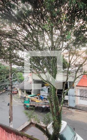 Casa à venda com 305m², 6 quartos e 7 vagasPiso 1: Quarto 1 - Sacada