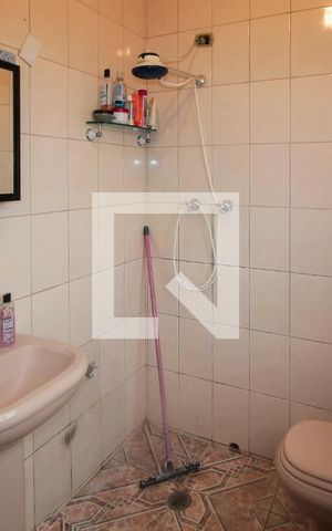 Casa à venda com 305m², 6 quartos e 7 vagasPiso 1: Banheiro 1