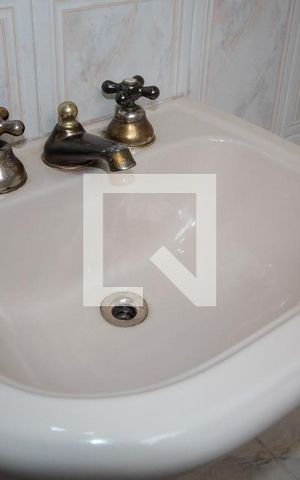 Casa à venda com 305m², 6 quartos e 7 vagasPiso 0: Lavabo
