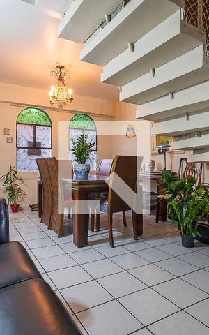 Casa à venda com 120m², 3 quartos e 1 vaga Casa à venda com 120m², 3 quartos e 1 vagaSala