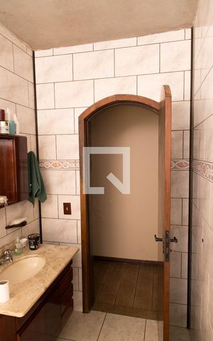 Casa à venda com 330m², 3 quartos e 3 vagasBanheiro Social