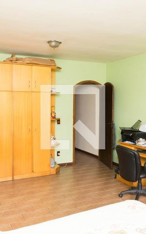 Casa à venda com 330m², 3 quartos e 3 vagasQuarto Suíte