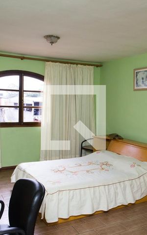Casa à venda com 330m², 3 quartos e 3 vagasQuarto Suíte