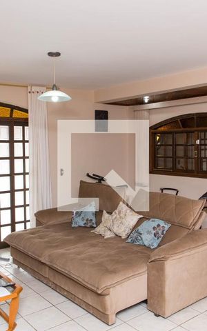 Casa à venda com 330m², 3 quartos e 3 vagasSala de Estar
