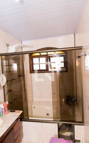Casa à venda com 330m², 3 quartos e 3 vagasBanheiro da Suíte