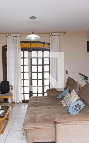 Casa à venda com 330m², 3 quartos e 3 vagasSala de Estar