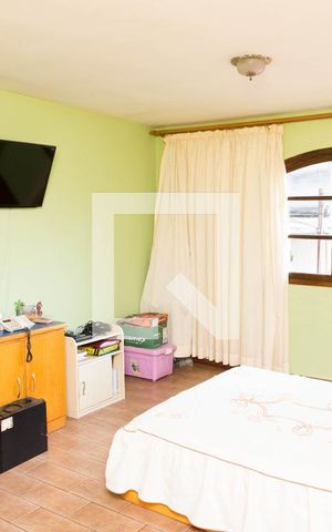 Casa à venda com 330m², 3 quartos e 3 vagasQuarto Suíte