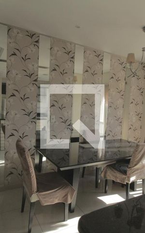 Casa à venda com 180m², 4 quartos e 4 vagasSala