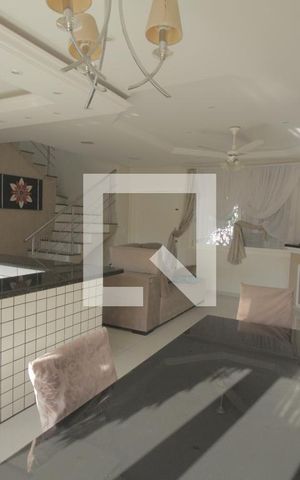 Casa à venda com 180m², 4 quartos e 4 vagasSala
