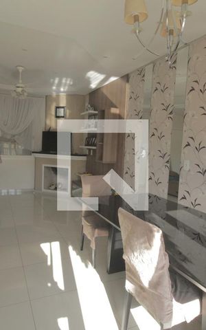 Casa à venda com 180m², 4 quartos e 4 vagasSala