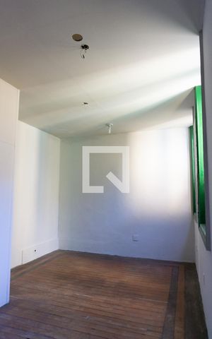 Casa para alugar com 300m², 5 quartos e 6 vagas Casa para alugar com 300m², 5 quartos e 6 vagasQuarto 5