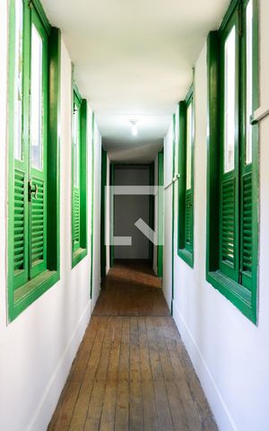 Casa para alugar com 300m², 5 quartos e 6 vagas Casa para alugar com 300m², 5 quartos e 6 vagasCorredor