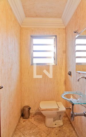 Casa à venda com 229m², 3 quartos e 2 vagas Casa à venda com 229m², 3 quartos e 2 vagasLavabo