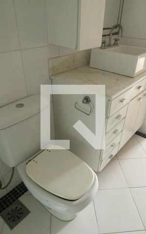 Apartamento à venda com 300m², 5 quartos e 3 vagasBanheiro da suíte 1