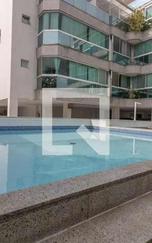 Apartamento à venda com 442m², 5 quartos e 4 vagas Apartamento à venda com 442m², 5 quartos e 4 vagasÁrea comum - piscina