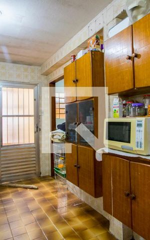 Casa à venda com 144m², 2 quartos e 2 vagas Casa à venda com 144m², 2 quartos e 2 vagasCozinha