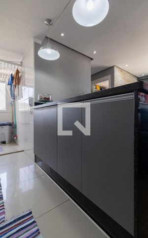 Apartamento à venda com 47m², 2 quartos e 1 vaga Apartamento à venda com 47m², 2 quartos e 1 vagaCozinha e Área de Serviço