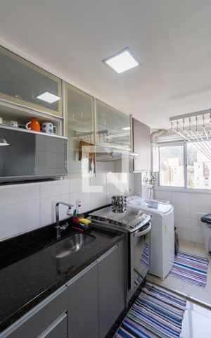 Apartamento à venda com 47m², 2 quartos e 1 vaga Apartamento à venda com 47m², 2 quartos e 1 vagaCozinha e Área de Serviço