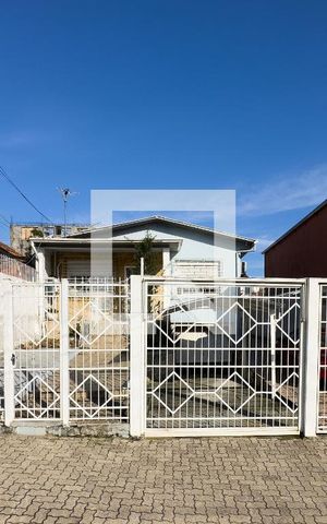 Casa à venda com 300m², 2 quartos e 5 vagas Casa à venda com 300m², 2 quartos e 5 vagasFachada
