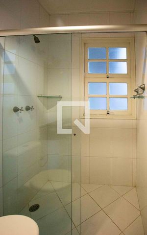 Casa à venda com 385m², 6 quartos e 2 vagasBanheiro da Suíte 2
