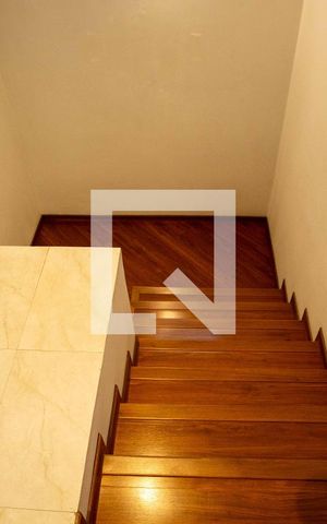 Casa à venda com 385m², 6 quartos e 2 vagasEscada