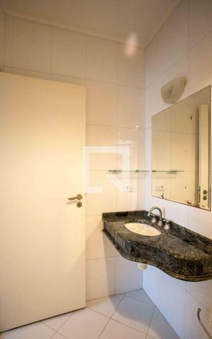 Casa à venda com 385m², 6 quartos e 2 vagasBanheiro da Suíte 2