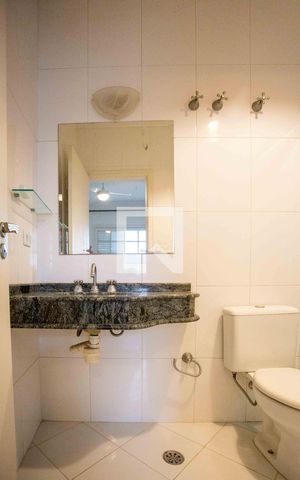 Casa à venda com 385m², 6 quartos e 2 vagasBanheiro da Suíte 2