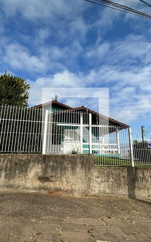 Casa para alugar com 180m², 2 quartos e 2 vagasFachada