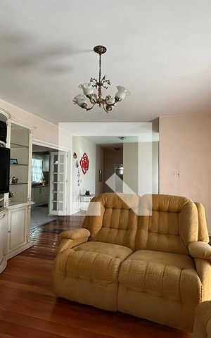Casa para alugar com 180m², 2 quartos e 2 vagasSala