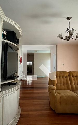 Casa para alugar com 180m², 2 quartos e 2 vagasSala