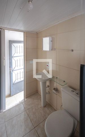 Studio para alugar com 30m², 1 quarto e sem vaga Studio para alugar com 30m², 1 quarto e sem vagaBanheiro
