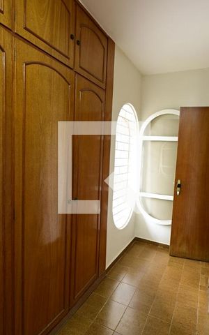 Casa à venda com 503m², 6 quartos e 5 vagas Casa à venda com 503m², 6 quartos e 5 vagasQuarto 3