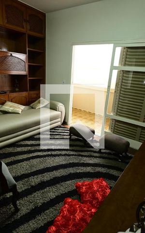 Casa à venda com 503m², 6 quartos e 5 vagas Casa à venda com 503m², 6 quartos e 5 vagasQuarto 4