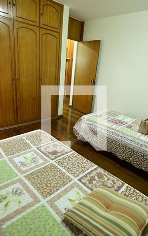 Casa à venda com 503m², 6 quartos e 5 vagas Casa à venda com 503m², 6 quartos e 5 vagasQuarto 5