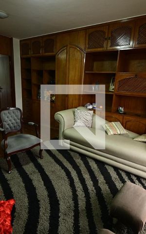Casa à venda com 503m², 6 quartos e 5 vagas Casa à venda com 503m², 6 quartos e 5 vagasQuarto 4