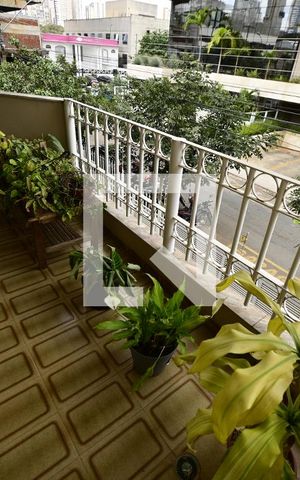Casa à venda com 503m², 6 quartos e 5 vagas Casa à venda com 503m², 6 quartos e 5 vagasÁrea Externa