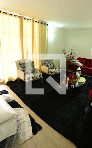 Casa à venda com 503m², 6 quartos e 5 vagas Casa à venda com 503m², 6 quartos e 5 vagasSala