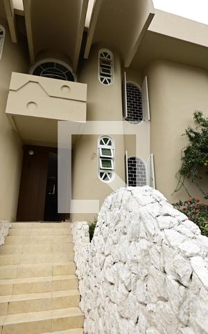 Casa à venda com 503m², 6 quartos e 5 vagas Casa à venda com 503m², 6 quartos e 5 vagasFachada