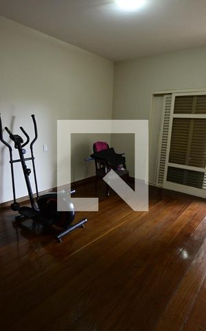 Casa à venda com 503m², 6 quartos e 5 vagas Casa à venda com 503m², 6 quartos e 5 vagasAcademia