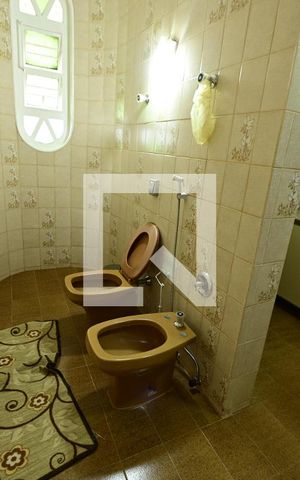 Casa à venda com 503m², 6 quartos e 5 vagas Casa à venda com 503m², 6 quartos e 5 vagasBanheiro