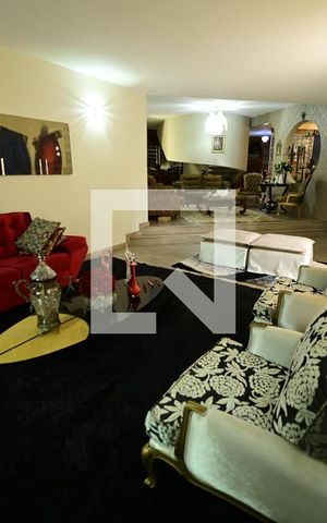 Casa à venda com 503m², 6 quartos e 5 vagas Casa à venda com 503m², 6 quartos e 5 vagasSala