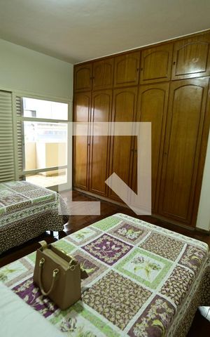 Casa à venda com 503m², 6 quartos e 5 vagas Casa à venda com 503m², 6 quartos e 5 vagasQuarto 5