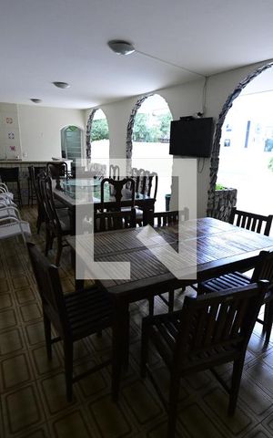 Casa à venda com 503m², 6 quartos e 5 vagas Casa à venda com 503m², 6 quartos e 5 vagasÁrea Externa